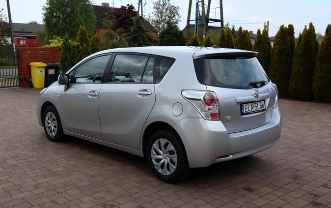 Toyota Verso cena 28900 przebieg: 205000, rok produkcji 2009 z Gołdap małe 529